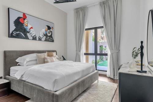 a bedroom with a large bed and a large window at GuestReady - 1BR | Private Garden - Burj Khalifa in Dubai