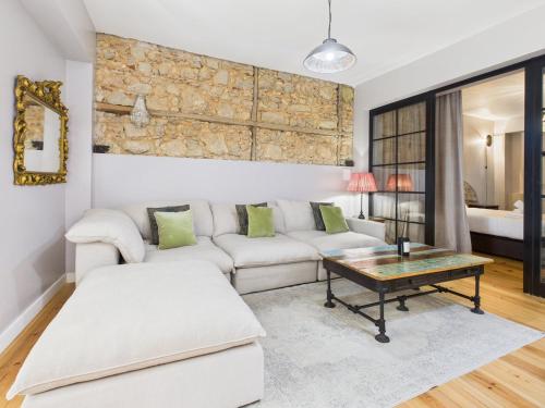 Charming 2BR TownHouse in Mouraria | By Airnest