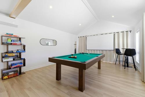 a living room with a pool table in it at Spa Pool Table - Luxurious pool - Chalet Houefifa in Saint Come