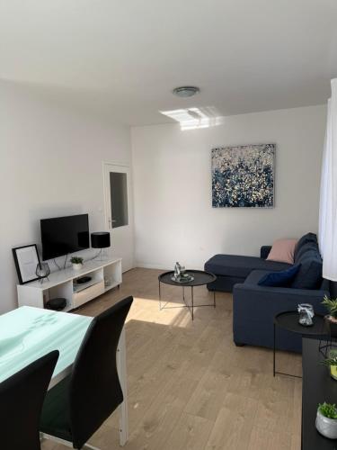 Mirela modern apartment near the beach, Novalja
