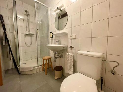 Bilik mandi di Hotel Schröder