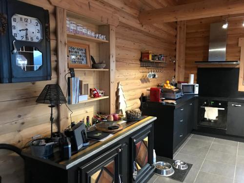 Dapur atau dapur kecil di Chalet Cervus