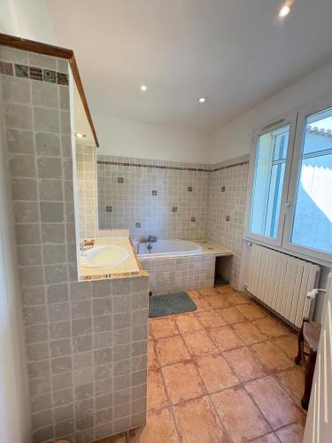 a bathroom with a bath tub and a sink at Victoria House pool garden in Fourques