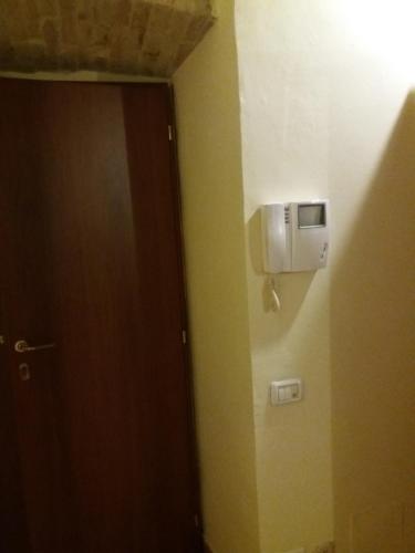 a bathroom with a paper towel dispenser on a wall at Appartamento via della Posterna Spoletium in Spoleto