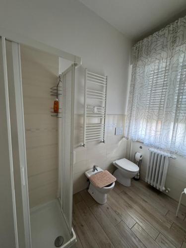 a bathroom with a shower and a toilet at Le Casette di Elfo in Grosseto