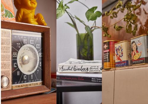 a shelf with books and a clock on a table at Ramallo es Bienestar 8 plazas in Ramallo