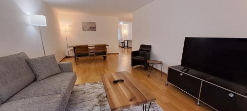 Executive 2 BD flat in city center - Hösch 1
