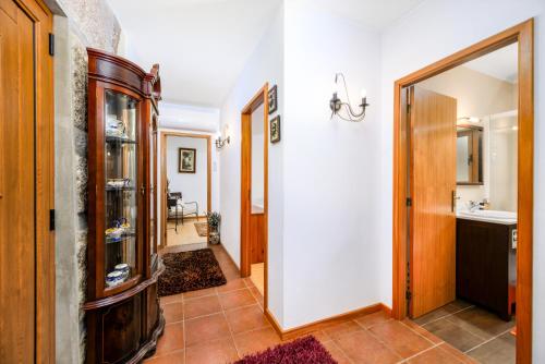 a hallway with a bathroom with a sink and a mirror at Taloca Do Grilo in Baião