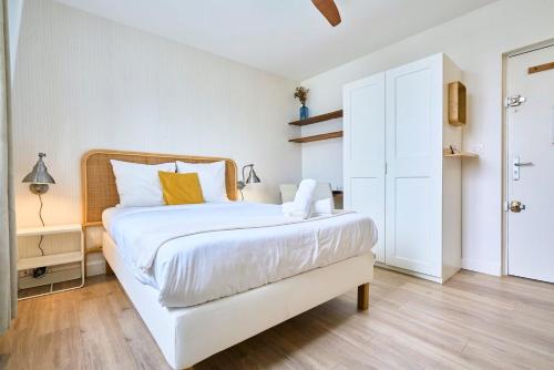 Equipped studio - near train stations