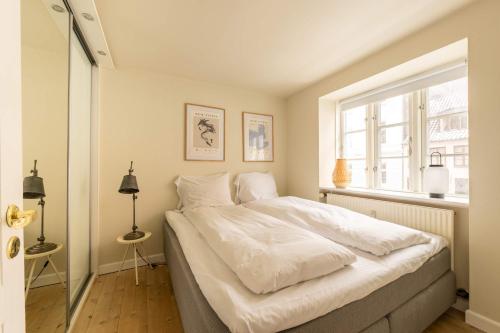 Foto Bright Stay for Two Near Metro & City Sights 2
