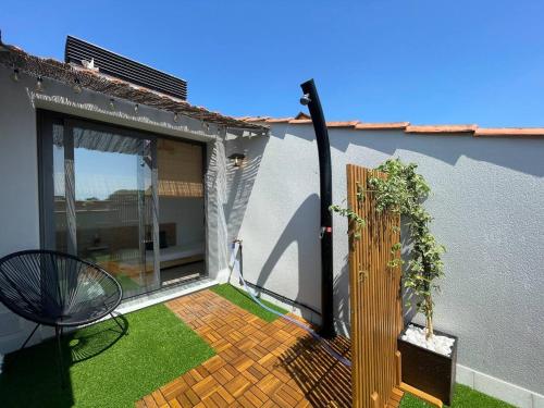 Encantador dúplex con dos terrazas cerca del mar.