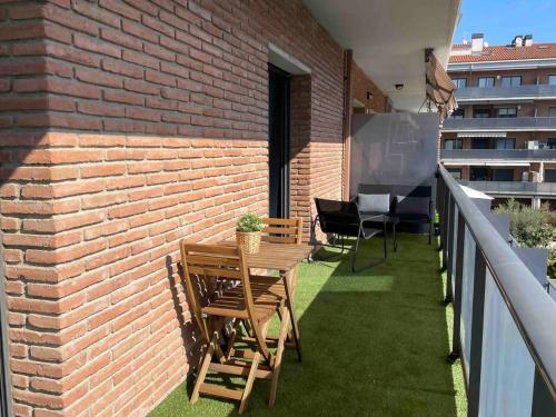 Bonito piso con terraza y piscina, cerca del mar