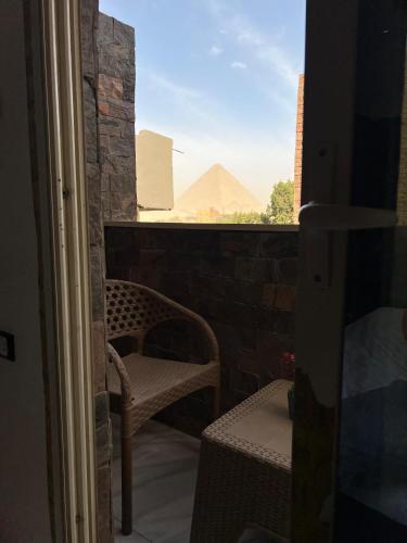 Youssef Pyrameds View INN