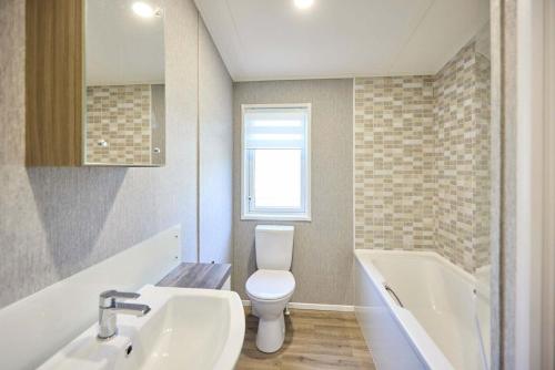 The Yorkshire Burrow Lodge with Hot Tub photo 23