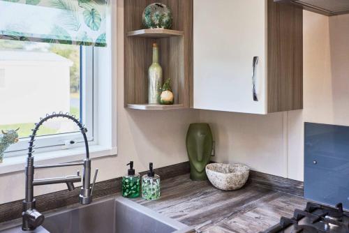 The Yorkshire Burrow Lodge with Hot Tub photo 4