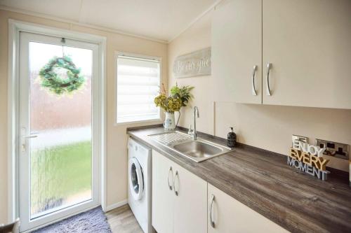 The Yorkshire Burrow Lodge with Hot Tub photo 14