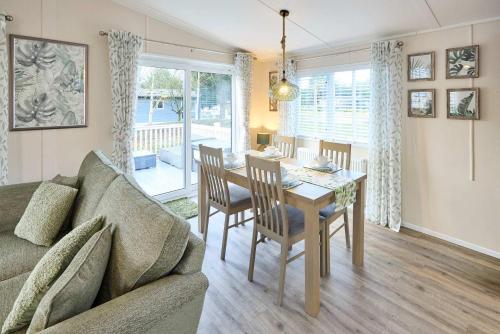 The Yorkshire Burrow Lodge with Hot Tub photo 20
