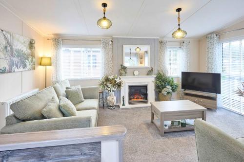 The Yorkshire Burrow Lodge with Hot Tub photo 18