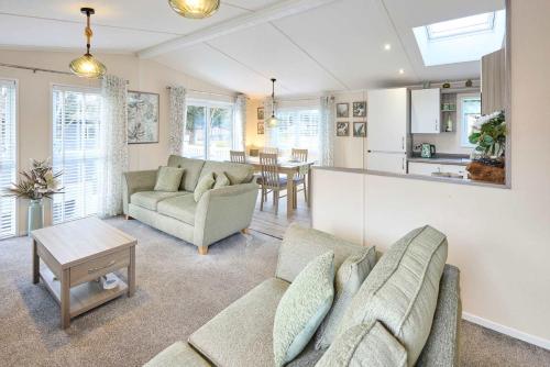 The Yorkshire Burrow Lodge with Hot Tub photo 5