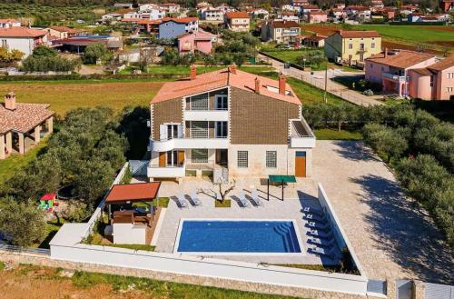 Villa B with pool and playground