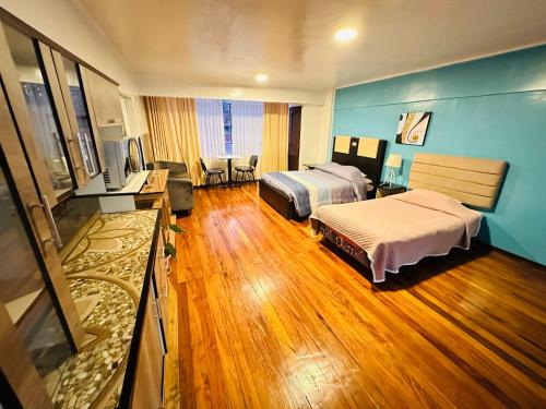 Llit o llits en una habitació de Skyline