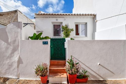 Pátio da Luz 1Bdr House by LovelyStay