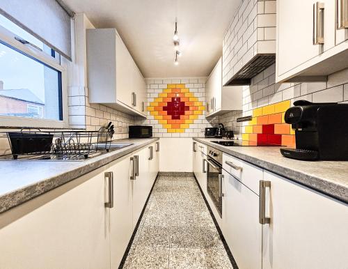 Luxe Retreat - Steps from Stadium - Pool Table, Ping Pong, Football Table photo 12