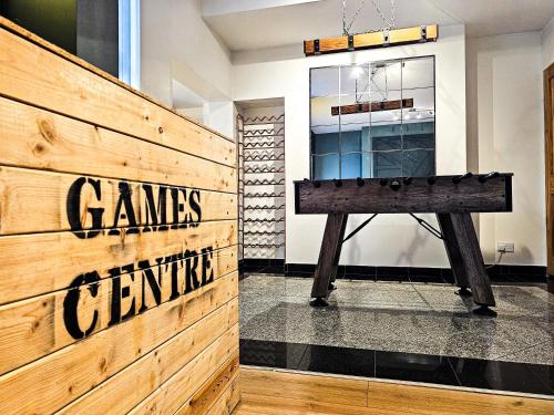 Luxe Retreat - Steps from Stadium - Pool Table, Ping Pong, Football Table photo 15