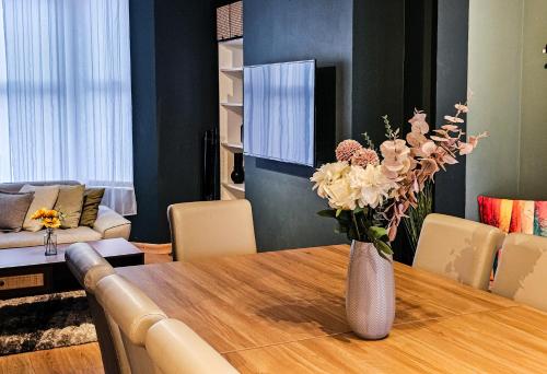 Luxe Retreat - Steps from Stadium - Pool Table, Ping Pong, Football Table photo 31