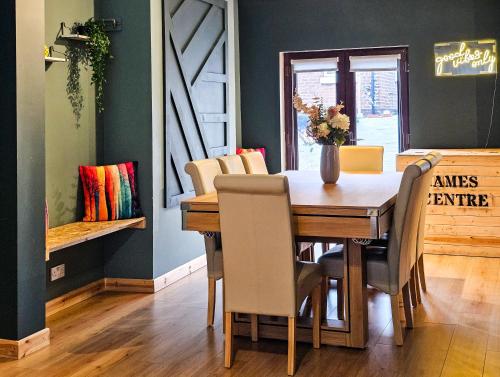 Luxe Retreat - Steps from Stadium - Pool Table, Ping Pong, Football Table photo 32