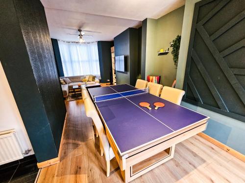 Luxe Retreat - Steps from Stadium - Pool Table, Ping Pong, Football Table photo 21
