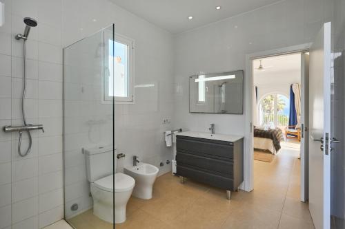 a bathroom with a toilet and a sink and a shower at Villa Mar Gran in Cacla D'or
