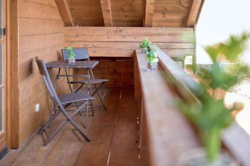 a small table and chairs in a tiny house at Bergliebe in Schleching