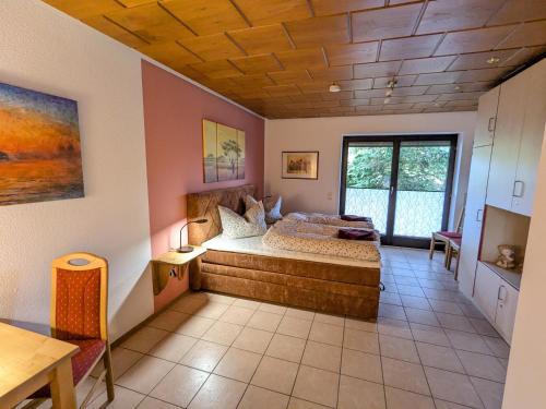 a bedroom with a bed in a room at Haus Am Mühlenberg in Löhlbach
