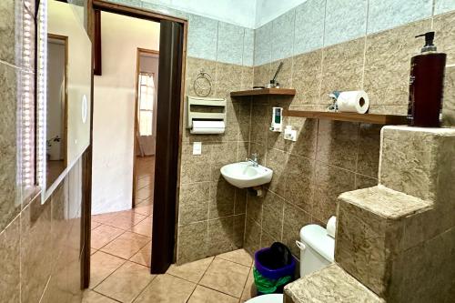 a bathroom with a sink and a toilet in it at El Manantial de Corcovado in Dos Brazos
