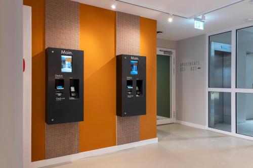 a wall with two parking meters in a room at HUB Apartments St Georg in Hamburg