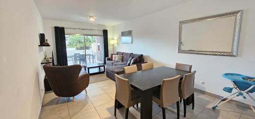 Vitismar II com piscina, jardim e garagem