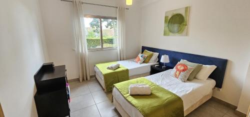 Vitismar II com piscina, jardim e garagem