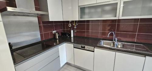 Vitismar II com piscina, jardim e garagem