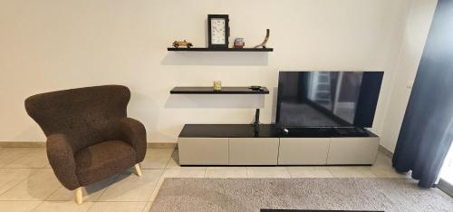 Vitismar II com piscina, jardim e garagem