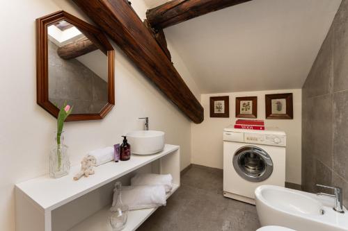 Suite Apartment Castello Sforzesco, Undermyname
