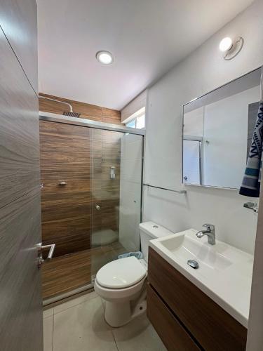 a bathroom with a toilet and a sink and a shower at Fantástico Depa en BLUU con Playa Artificial ! in Mazatlán