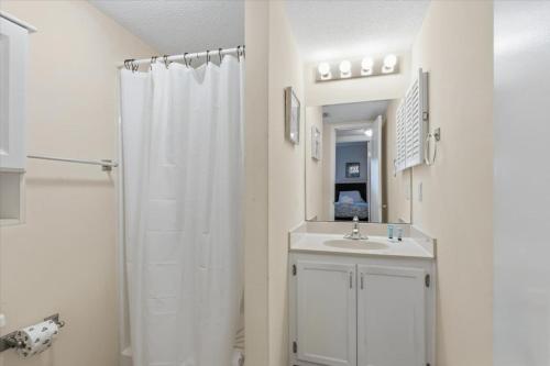 Coastal 2BR Condo w Ocean Views & Pool photo 13