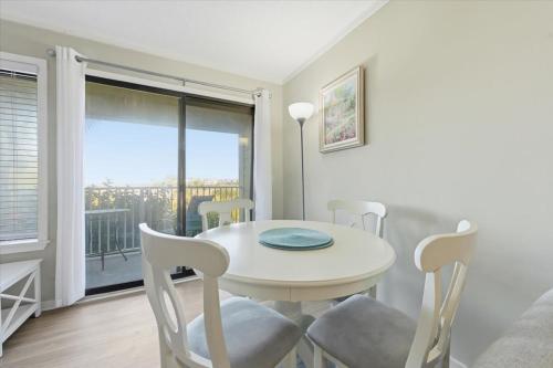 Coastal 2BR Condo w Ocean Views & Pool photo 14