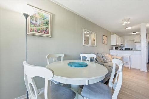 Coastal 2BR Condo w Ocean Views & Pool photo 15