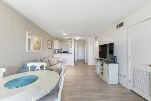 Coastal 2BR Condo w Ocean Views & Pool photo 16