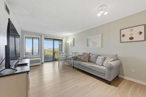 Coastal 2BR Condo w Ocean Views & Pool photo 7