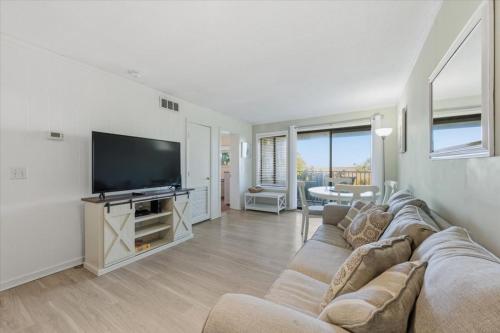 Coastal 2BR Condo w Ocean Views & Pool photo 18