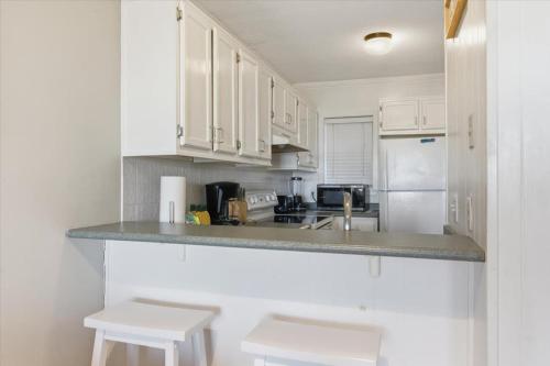 Coastal 2BR Condo w Ocean Views & Pool photo 19