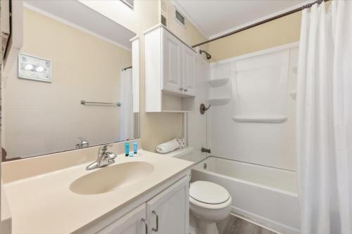 Coastal 2BR Condo w Ocean Views & Pool photo 22